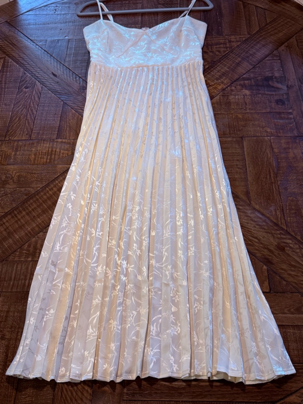 Lulus Regal Romance Ivory Floral Jacquard Pleated Satin Midi Dress, Sz small - Picture 2 of 12